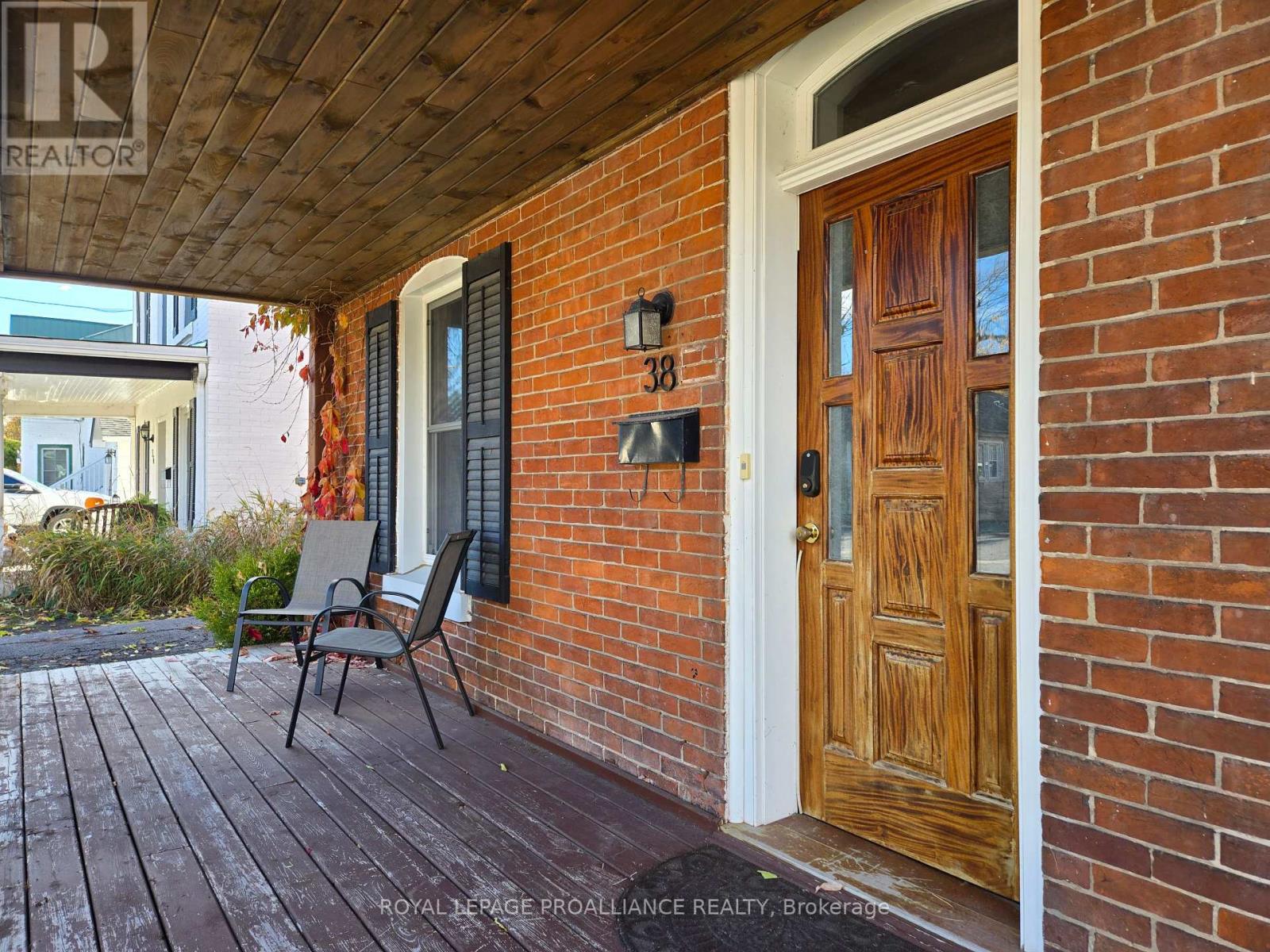 38 Sinclair Street, Belleville, Ontario K8P 3S6 - Photo 2 - X12518830