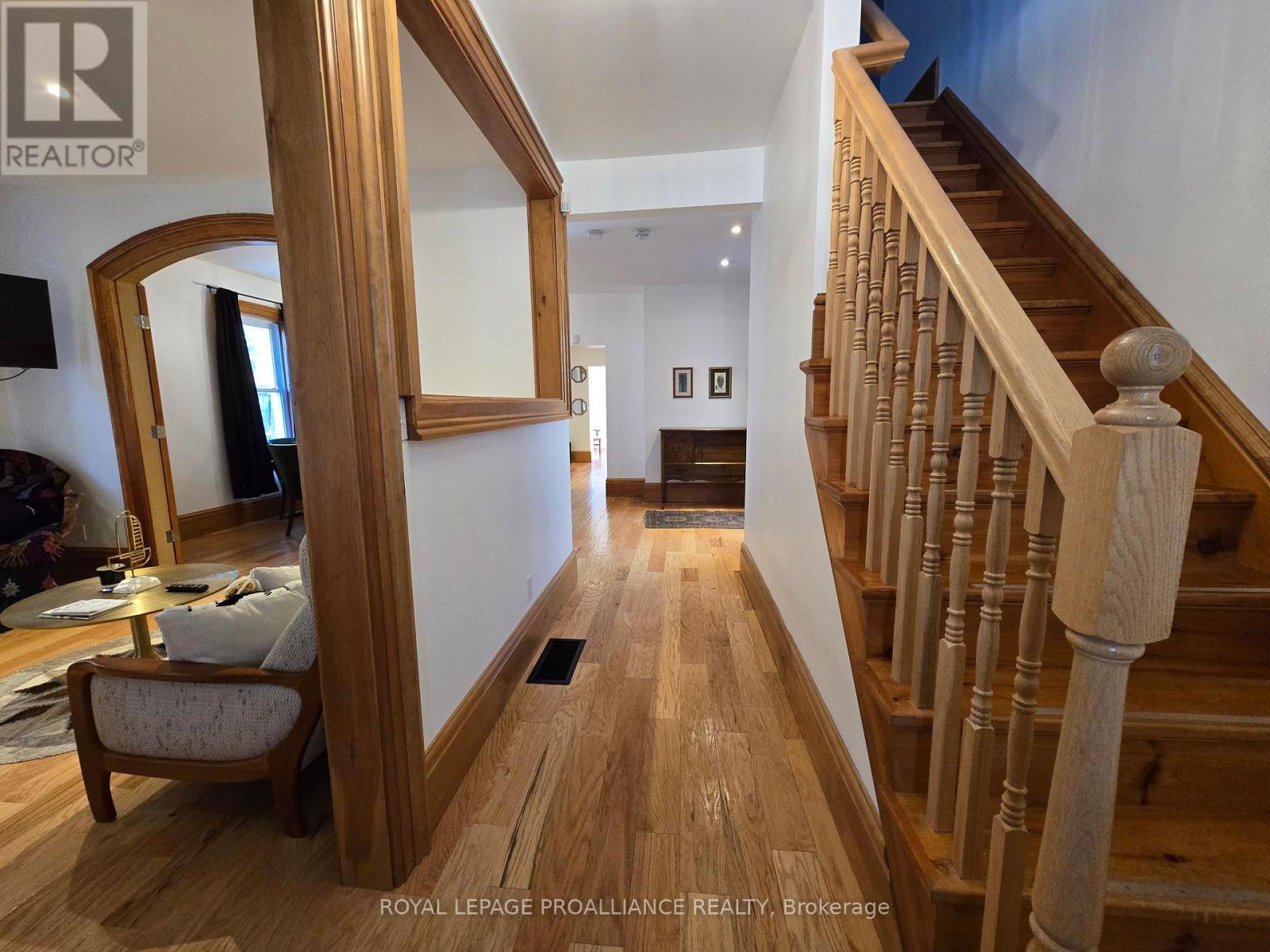 38 Sinclair Street, Belleville, Ontario K8P 3S6 - Photo 3 - X12518830