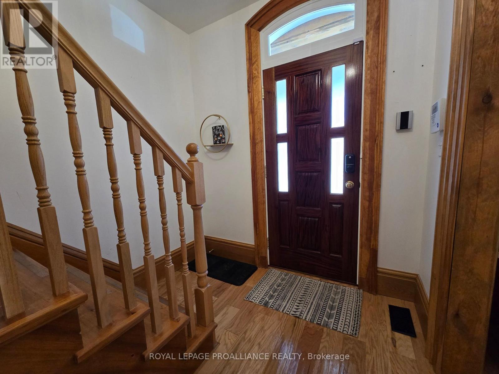 38 Sinclair Street, Belleville, Ontario K8P 3S6 - Photo 4 - X12518830