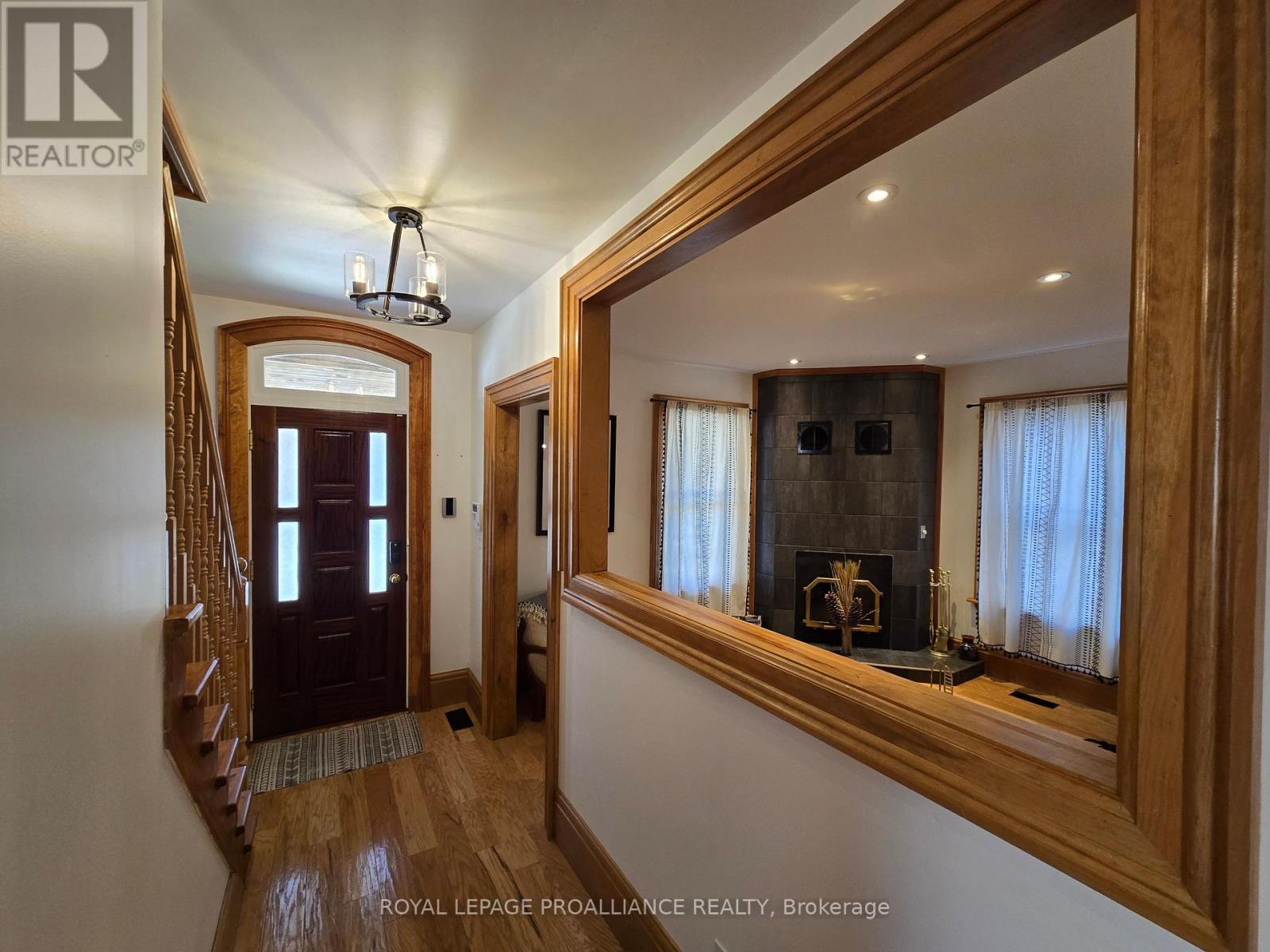 38 Sinclair Street, Belleville, Ontario K8P 3S6 - Photo 5 - X12518830