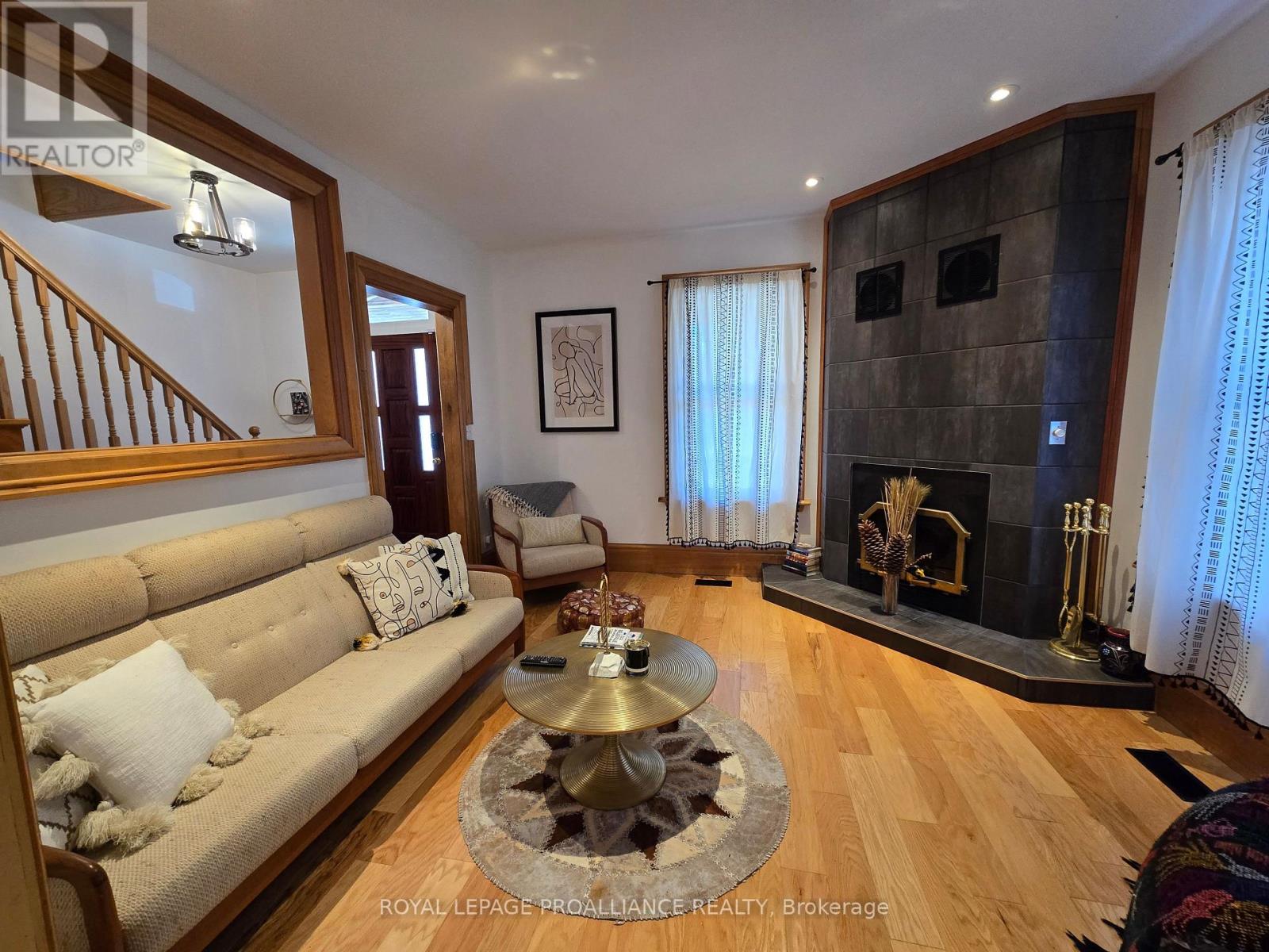 38 Sinclair Street, Belleville, Ontario K8P 3S6 - Photo 6 - X12518830