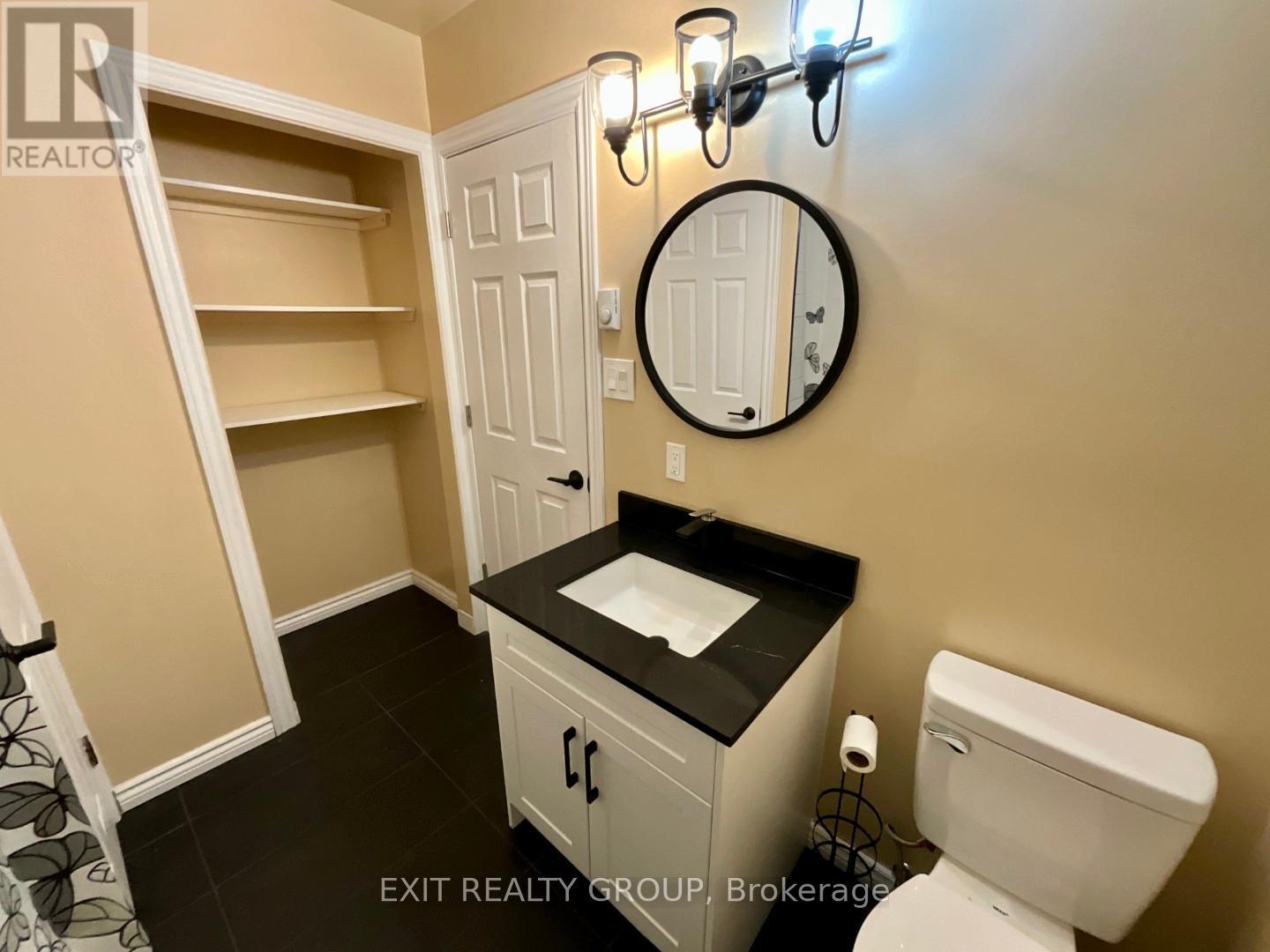 Unit 3 - 156 Moira Street E, Belleville, Ontario K8P 2S7 - Photo 10 - X12518882