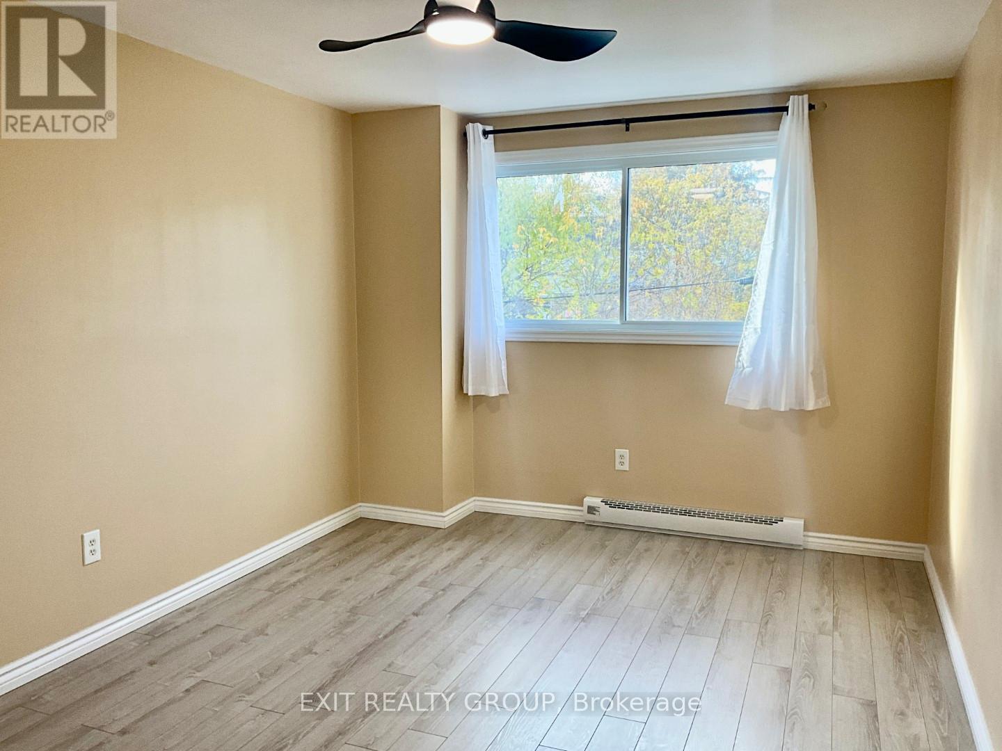 Unit 3 - 156 Moira Street E, Belleville, Ontario K8P 2S7 - Photo 11 - X12518882