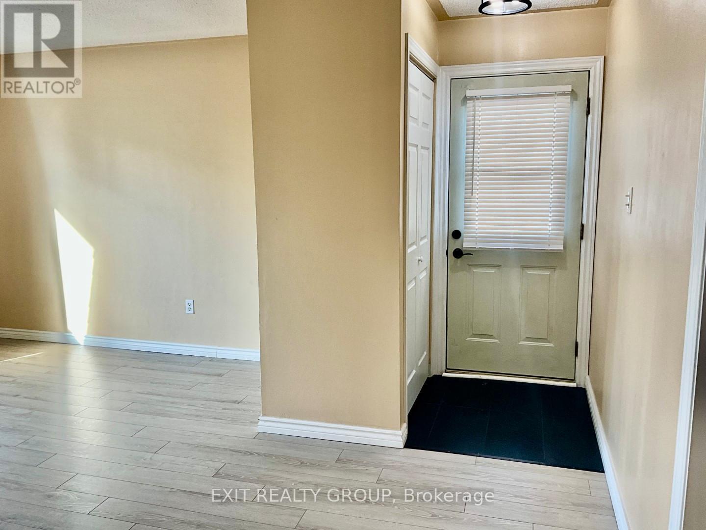 Unit 3 - 156 Moira Street E, Belleville, Ontario K8P 2S7 - Photo 3 - X12518882