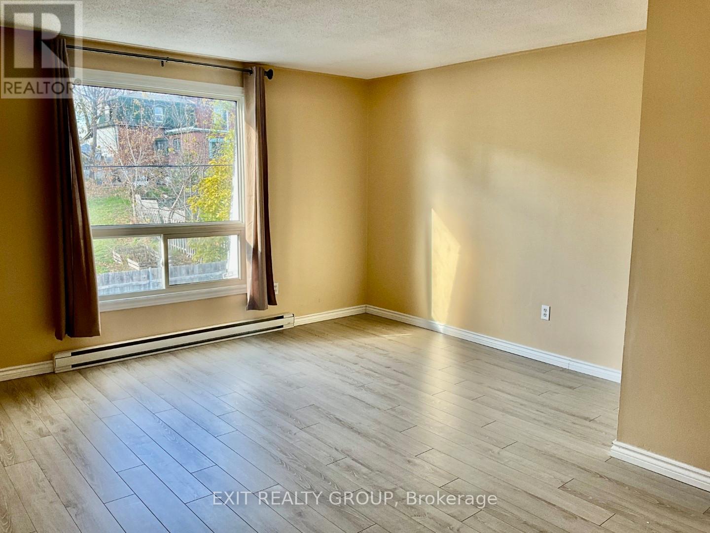 Unit 3 - 156 Moira Street E, Belleville, Ontario K8P 2S7 - Photo 4 - X12518882