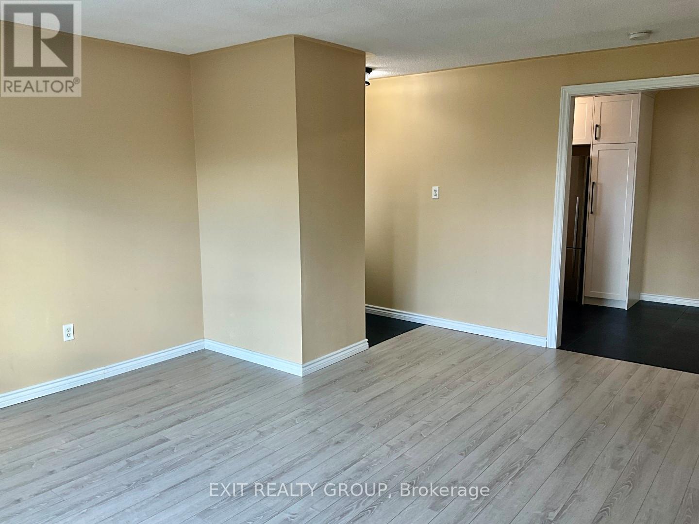 Unit 3 - 156 Moira Street E, Belleville, Ontario K8P 2S7 - Photo 5 - X12518882