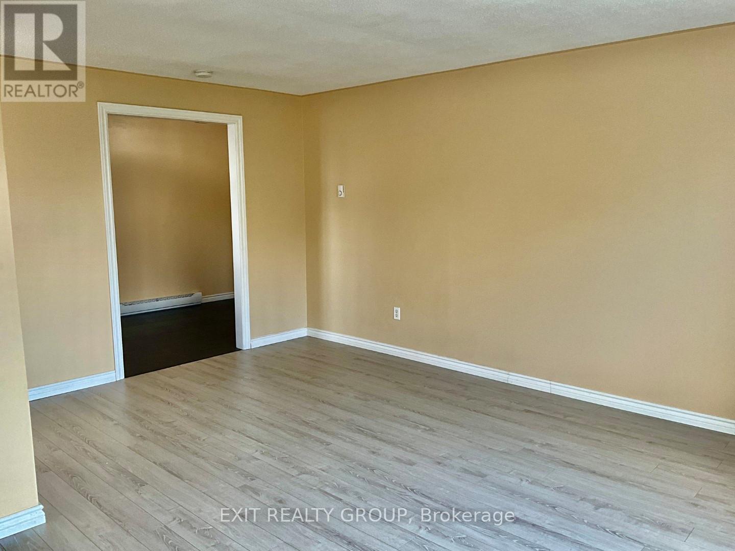 Unit 3 - 156 Moira Street E, Belleville, Ontario K8P 2S7 - Photo 6 - X12518882