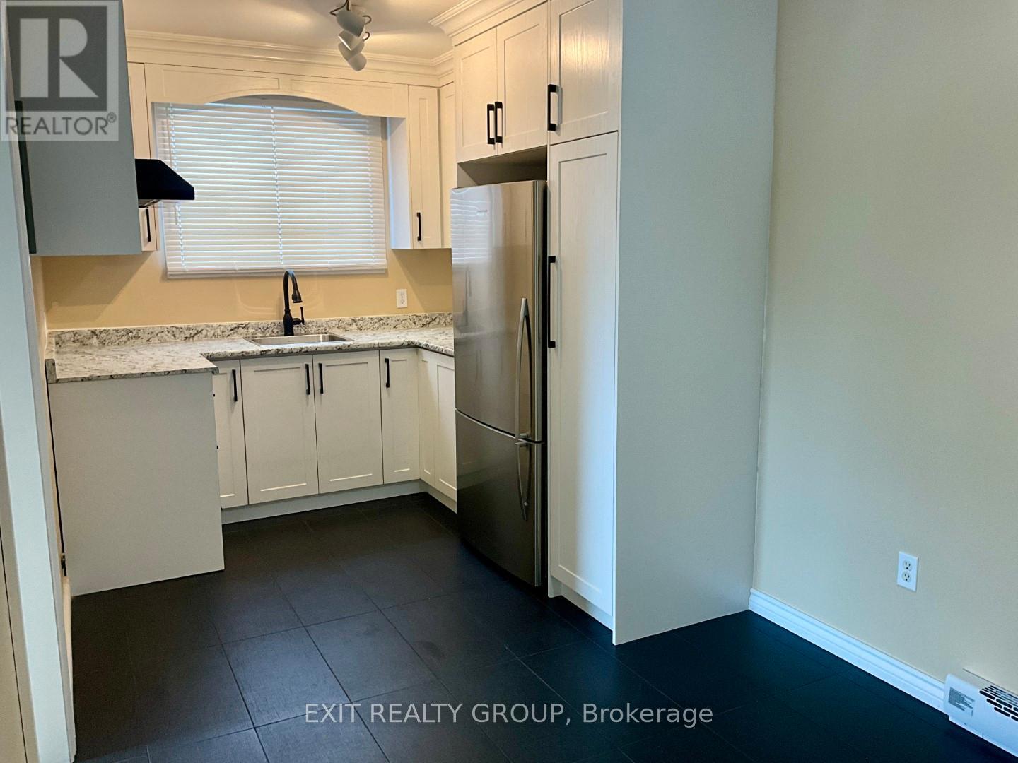 Unit 3 - 156 Moira Street E, Belleville, Ontario K8P 2S7 - Photo 7 - X12518882