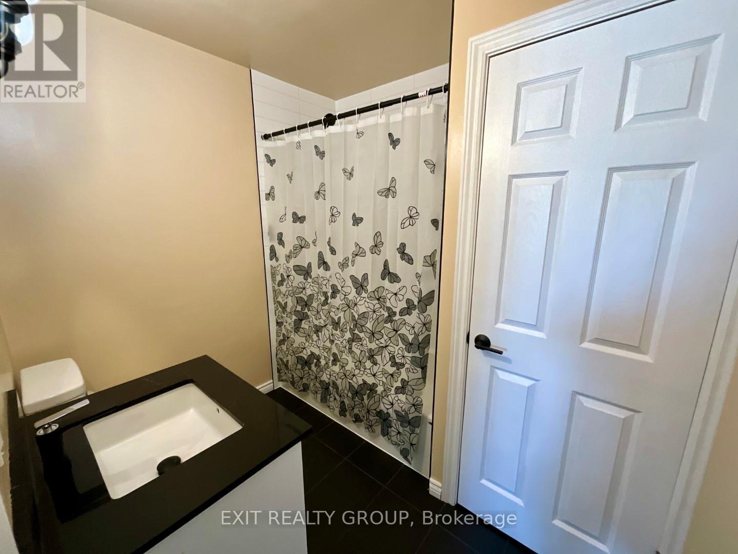 Unit 3 - 156 Moira Street E, Belleville, Ontario K8P 2S7 - Photo 9 - X12518882