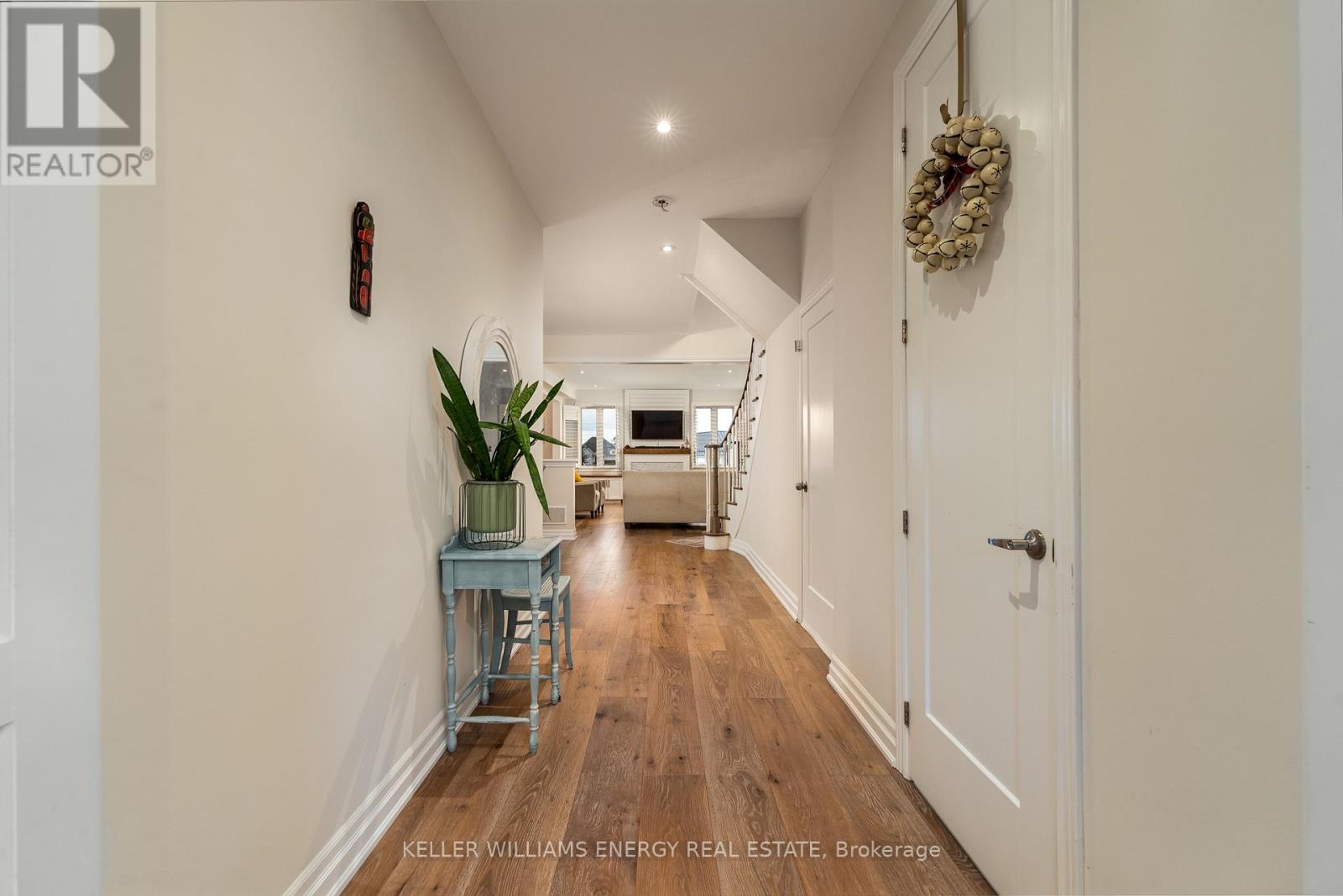 #upper - 36 Angela Crescent, Niagara-On-The-Lake, Ontario L0S 1J1 - Photo 3 - X12518954