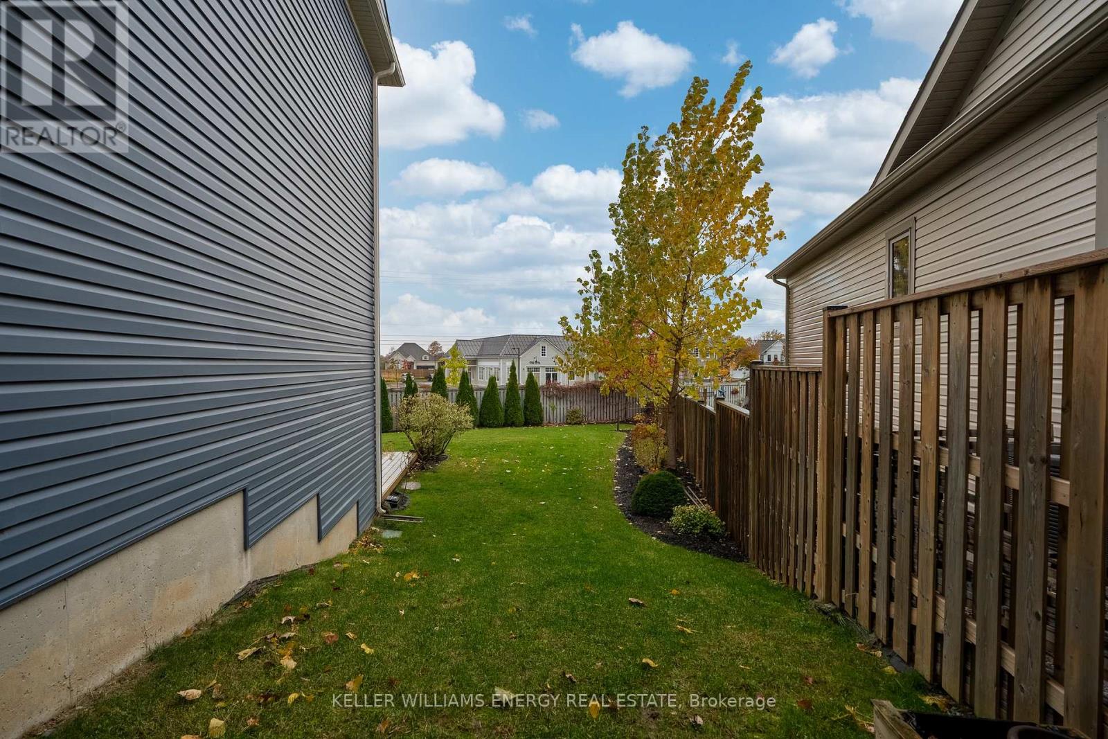 #upper - 36 Angela Crescent, Niagara-On-The-Lake, Ontario L0S 1J1 - Photo 35 - X12518954