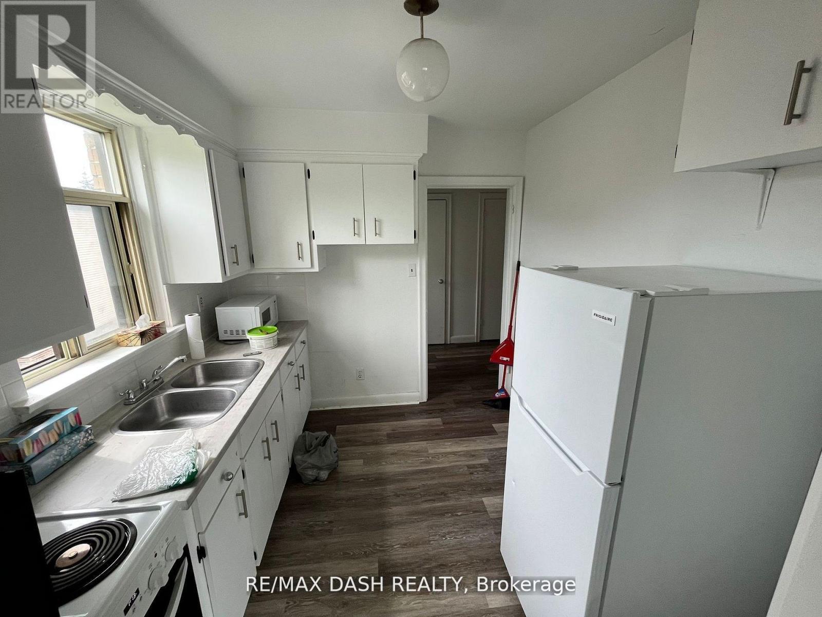 8 - 52 Neptune Drive, Toronto, Ontario  M6A 1X1 - Photo 2 - C12518902