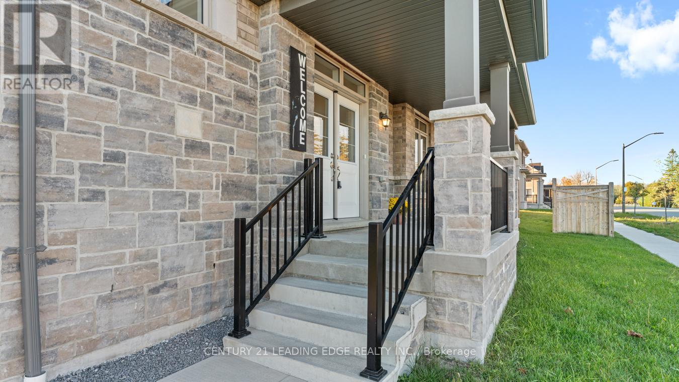 2 Conarty Crescent, Whitby, Ontario  L1P 0L4 - Photo 4 - E12519028