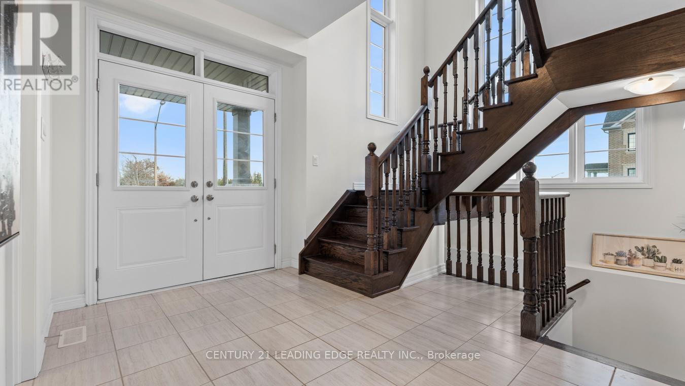 2 Conarty Crescent, Whitby, Ontario  L1P 0L4 - Photo 7 - E12519028