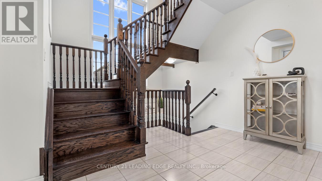 2 Conarty Crescent, Whitby, Ontario  L1P 0L4 - Photo 8 - E12519028