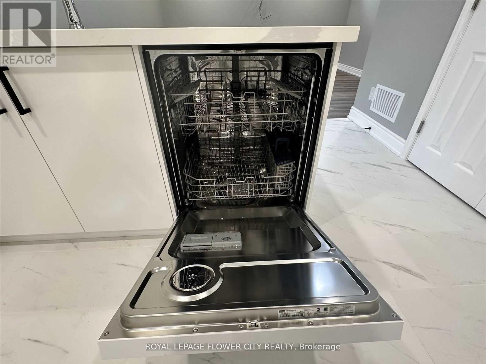 41 Paisley Green Avenue, Caledon, Ontario  L7C 3R9 - Photo 23 - W12516878