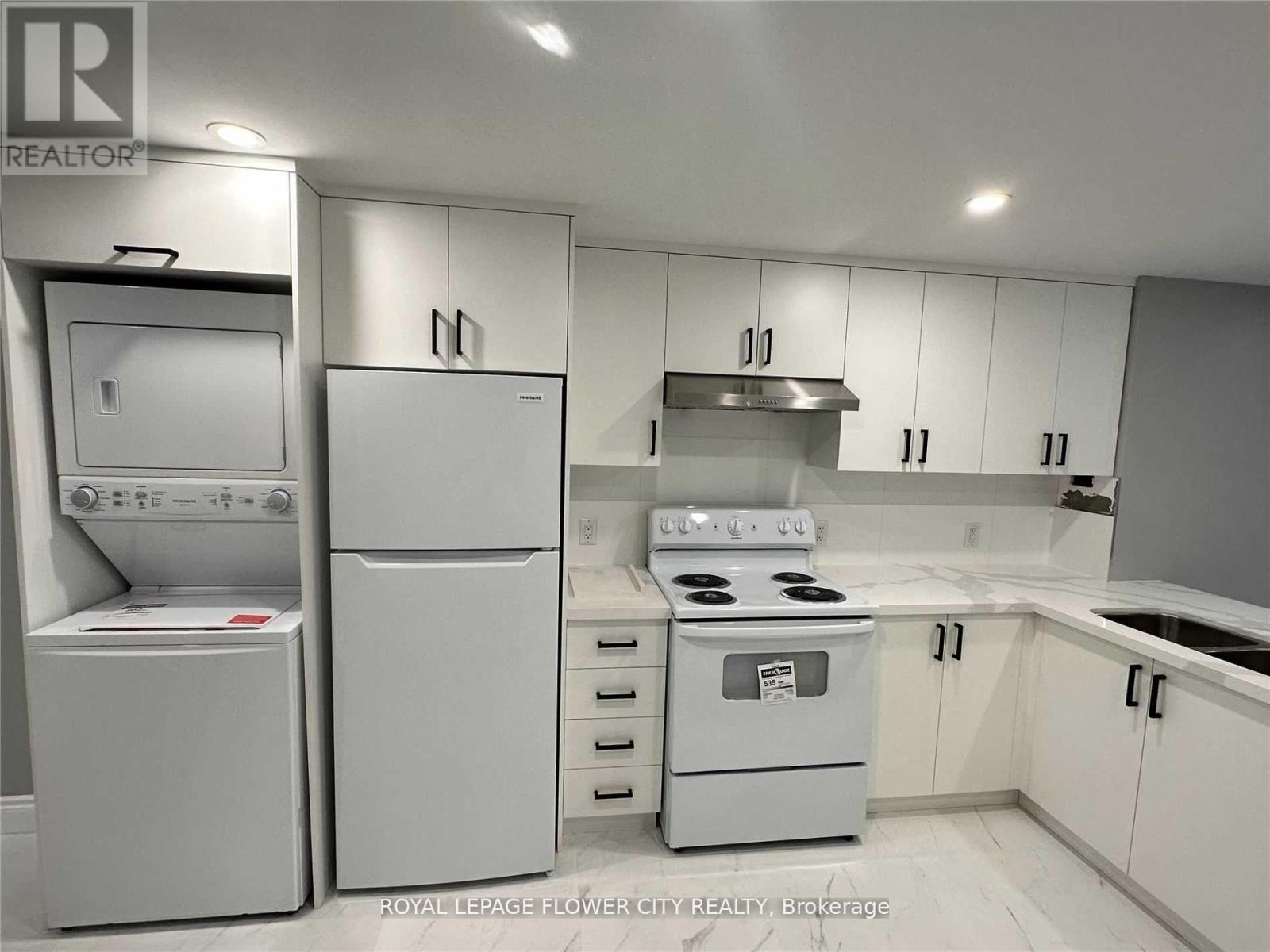 41 Paisley Green Avenue, Caledon, Ontario  L7C 3R9 - Photo 9 - W12516878