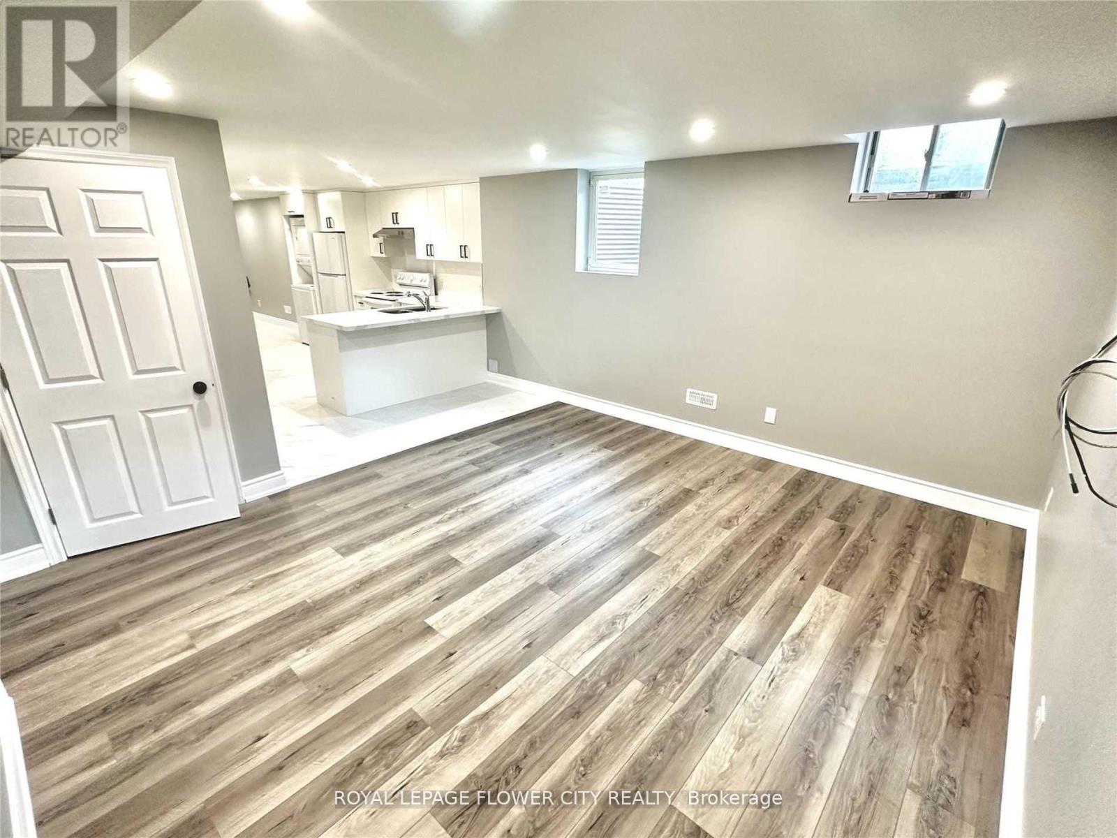 41 Paisley Green Avenue, Caledon, Ontario  L7C 3R9 - Photo 16 - W12516878