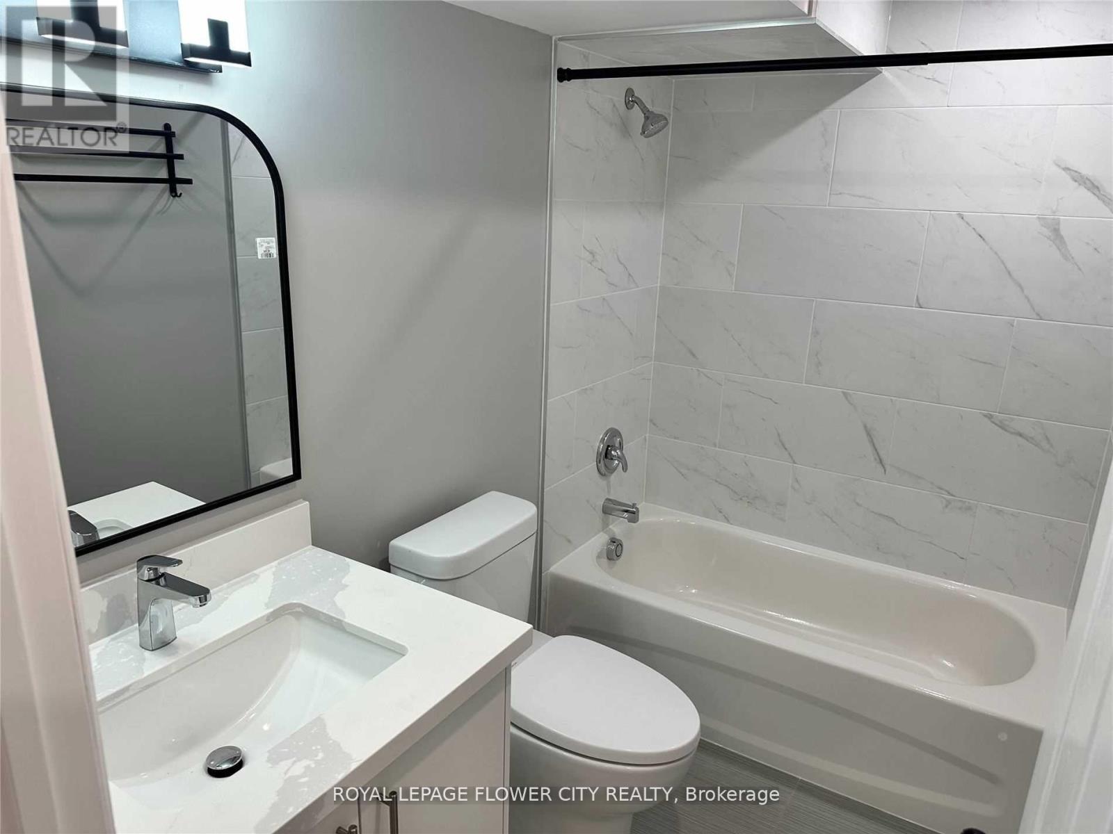 41 Paisley Green Avenue, Caledon, Ontario  L7C 3R9 - Photo 3 - W12516878