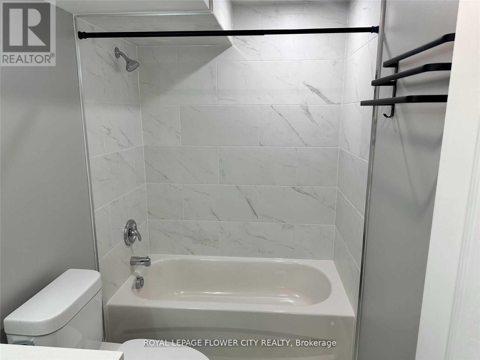 41 Paisley Green Avenue, Caledon, Ontario  L7C 3R9 - Photo 4 - W12516878