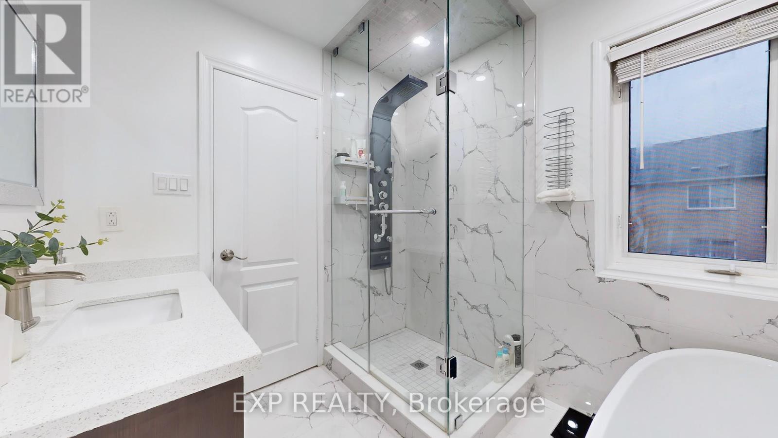 242 Marble Place W, Newmarket, Ontario  L3X 2Y3 - Photo 13 - N12519048