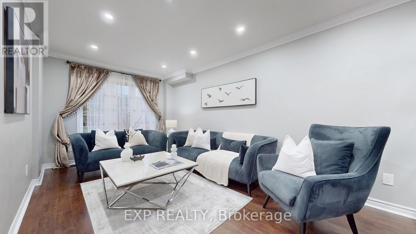 242 Marble Place W, Newmarket, Ontario  L3X 2Y3 - Photo 2 - N12519048