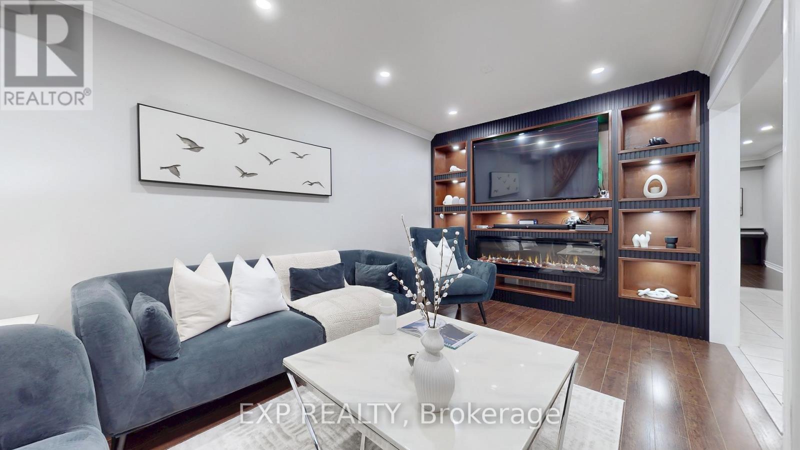 242 Marble Place W, Newmarket, Ontario  L3X 2Y3 - Photo 3 - N12519048