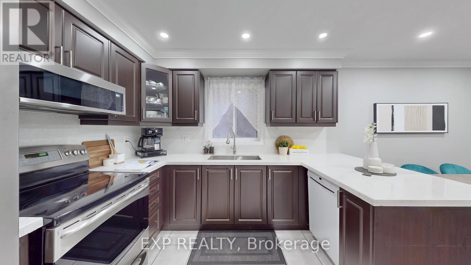 242 Marble Place W, Newmarket, Ontario  L3X 2Y3 - Photo 5 - N12519048