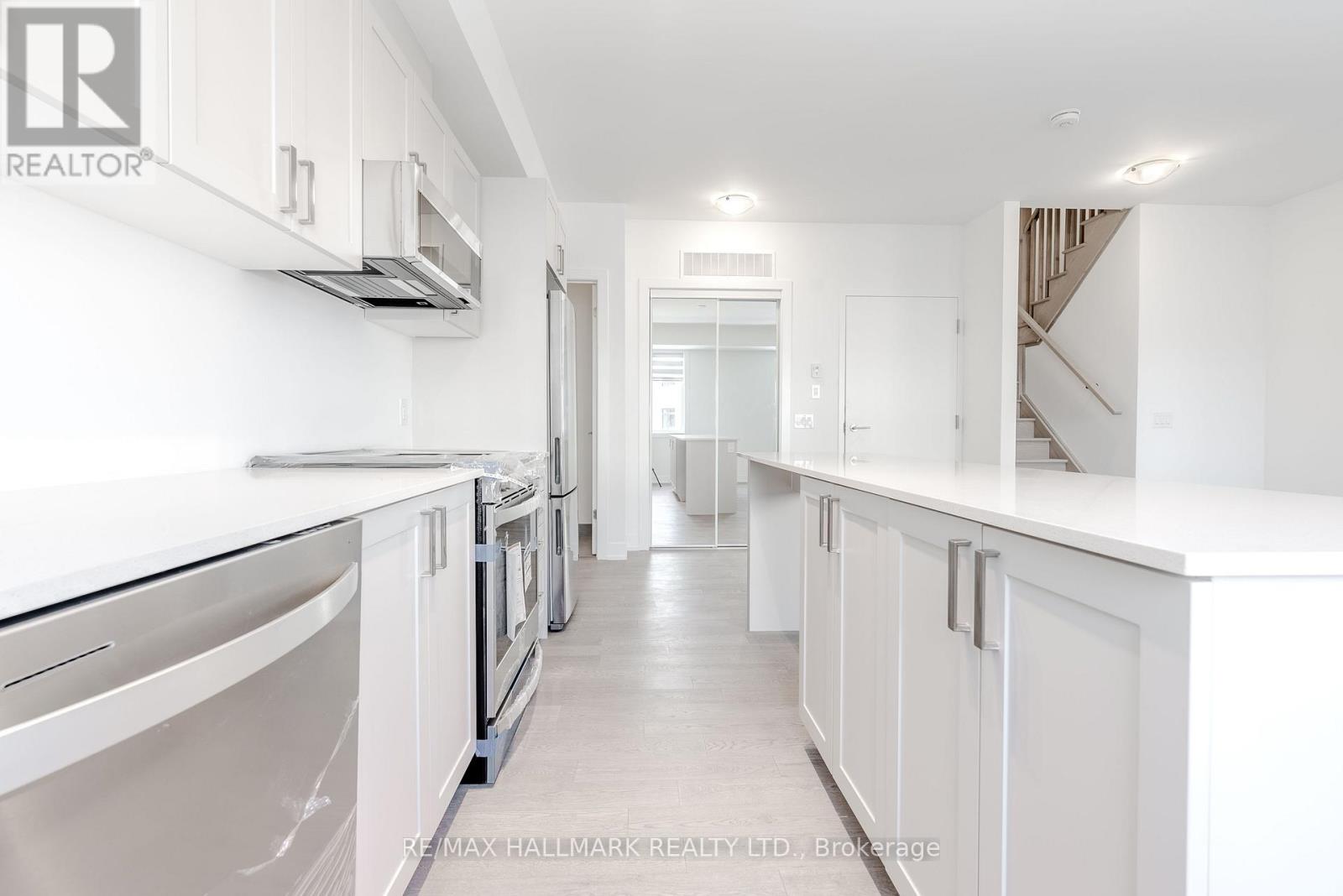 216 - 1085 Douglas Mccurdy Common, Mississauga, Ontario  L5G 4B1 - Photo 2 - W12518912