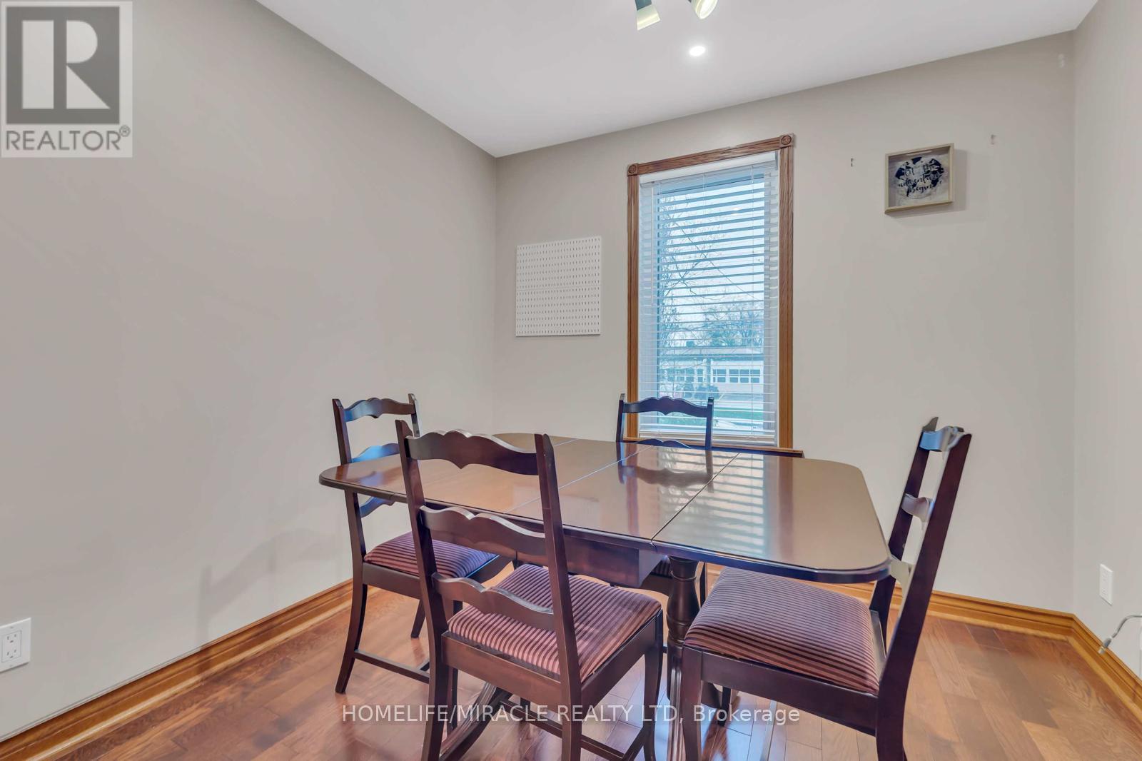 48 Park Street W, Mississauga, Ontario  L5H 1G7 - Photo 10 - W12518972