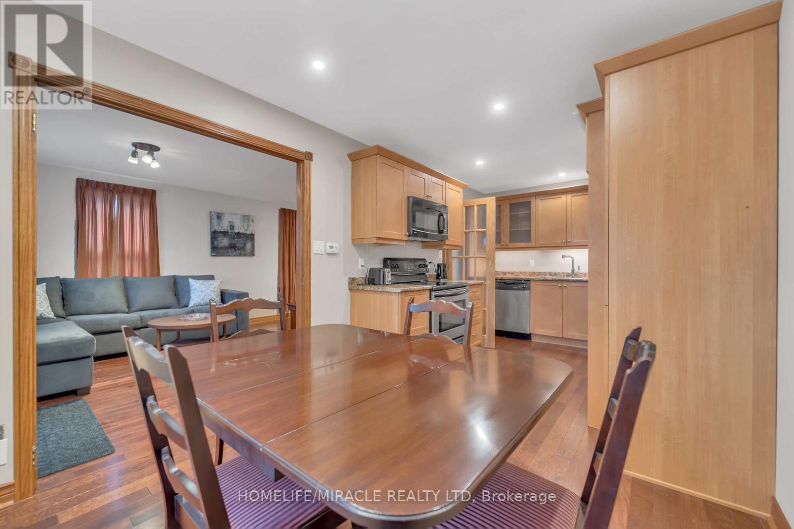 48 Park Street W, Mississauga, Ontario  L5H 1G7 - Photo 11 - W12518972