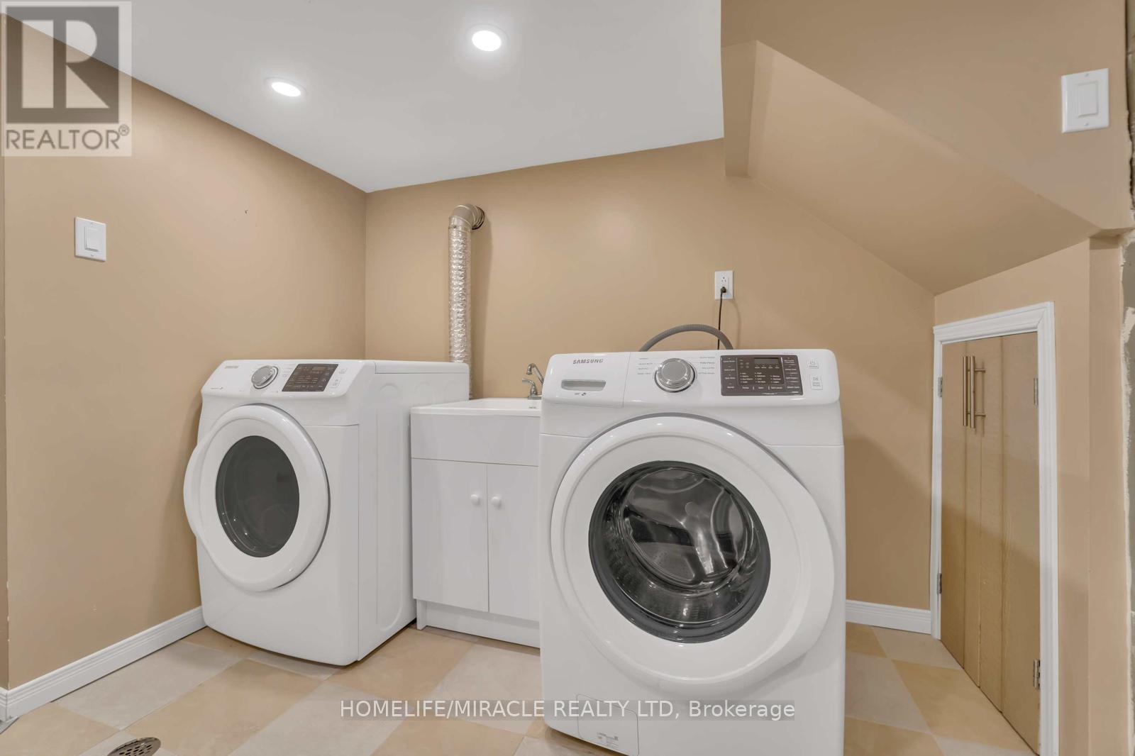 48 Park Street W, Mississauga, Ontario  L5H 1G7 - Photo 20 - W12518972