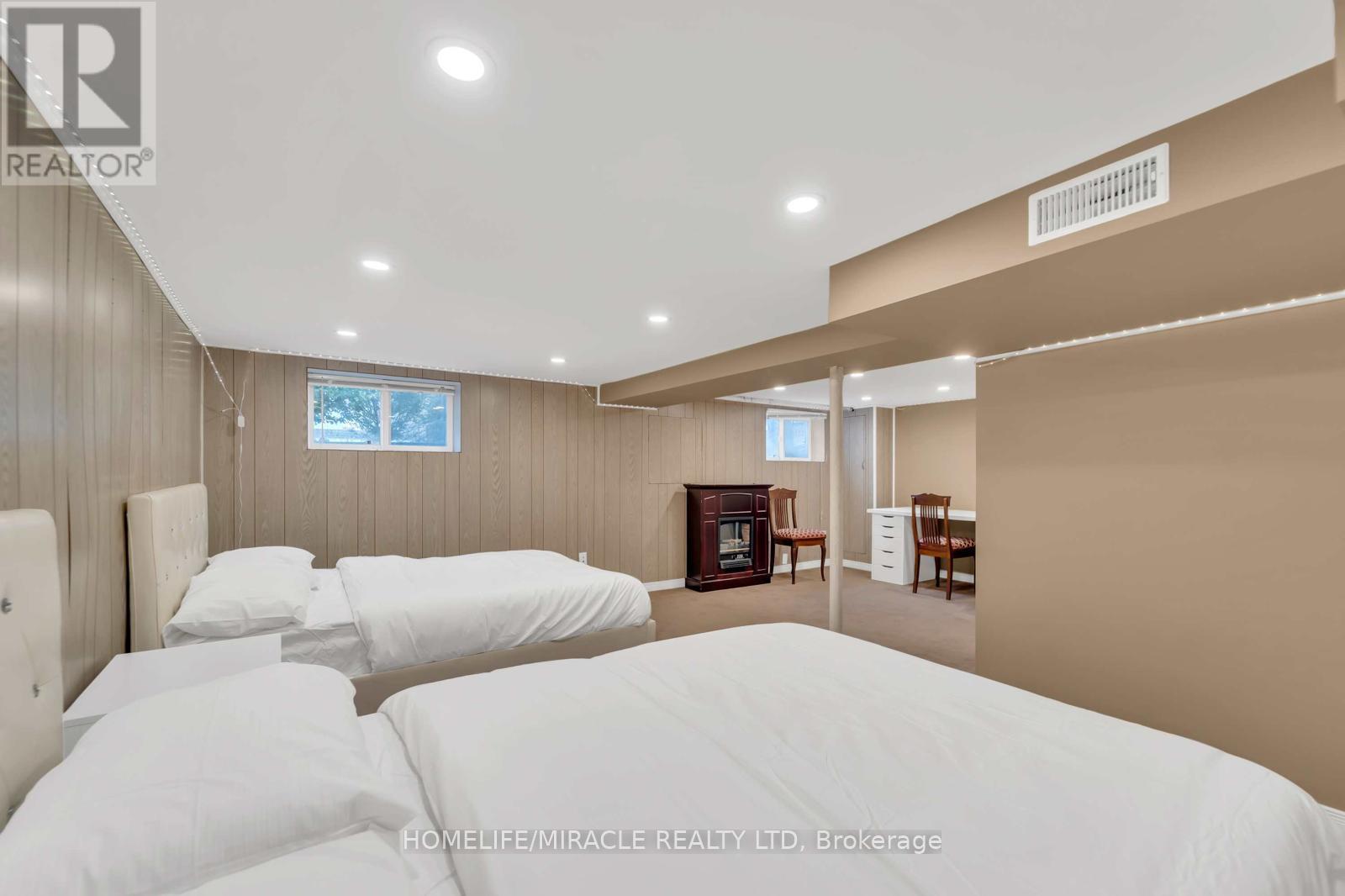 48 Park Street W, Mississauga, Ontario  L5H 1G7 - Photo 25 - W12518972