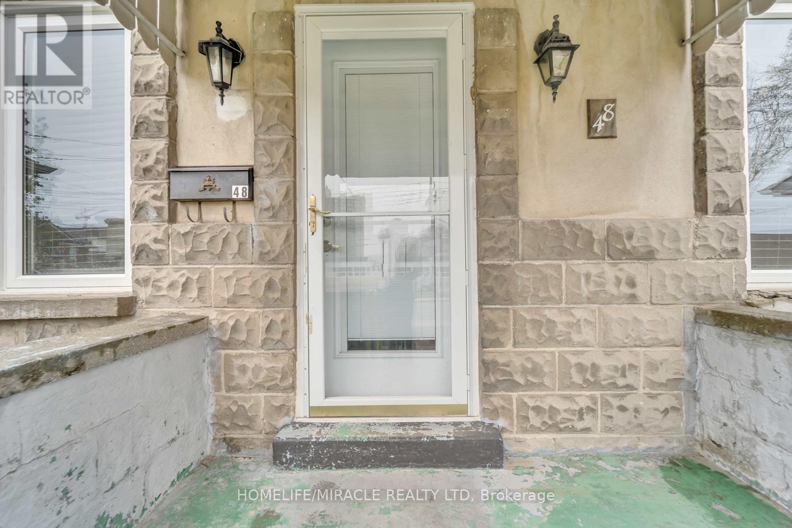 48 Park Street W, Mississauga, Ontario  L5H 1G7 - Photo 5 - W12518972