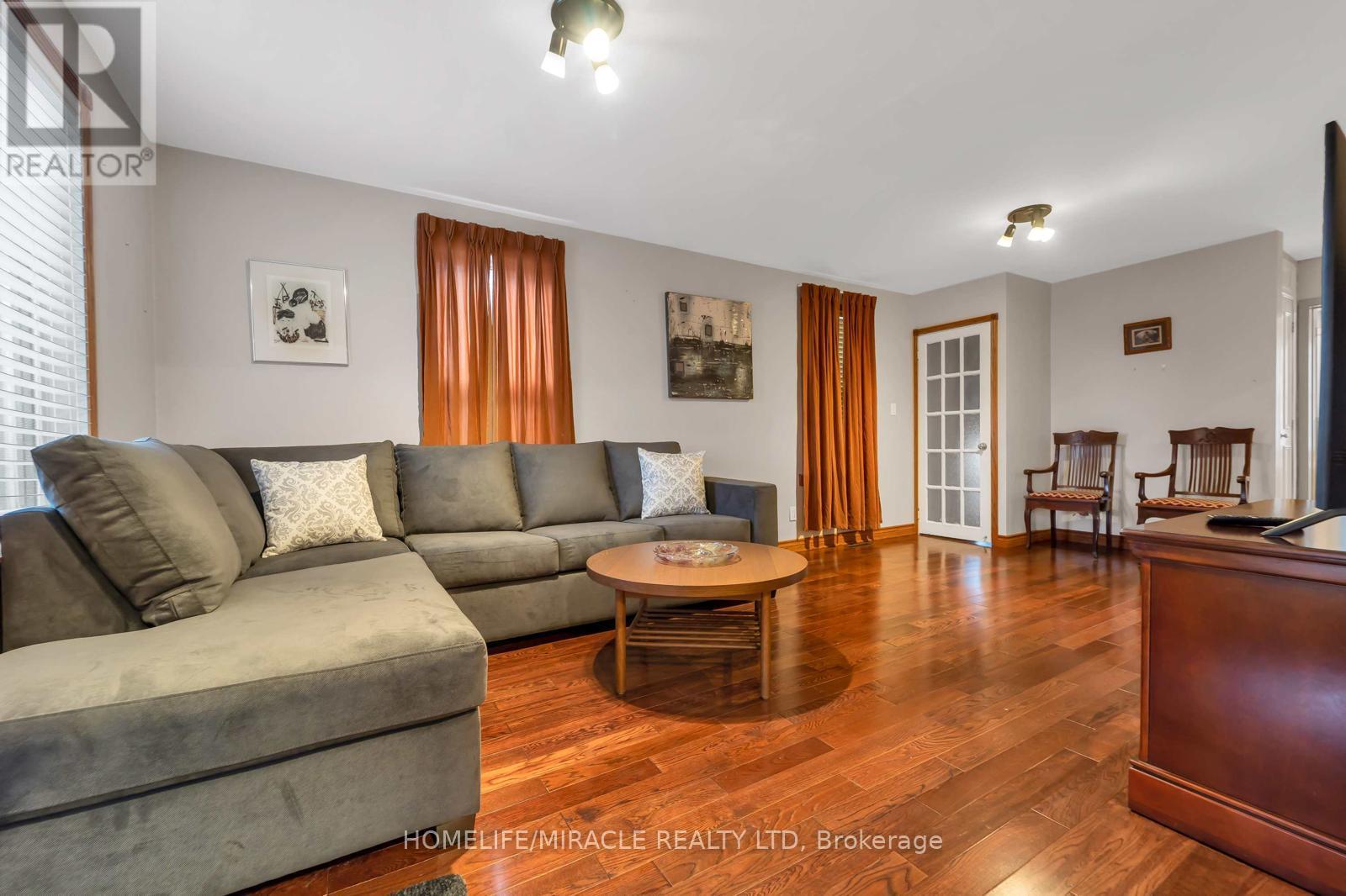 48 Park Street W, Mississauga, Ontario  L5H 1G7 - Photo 8 - W12518972