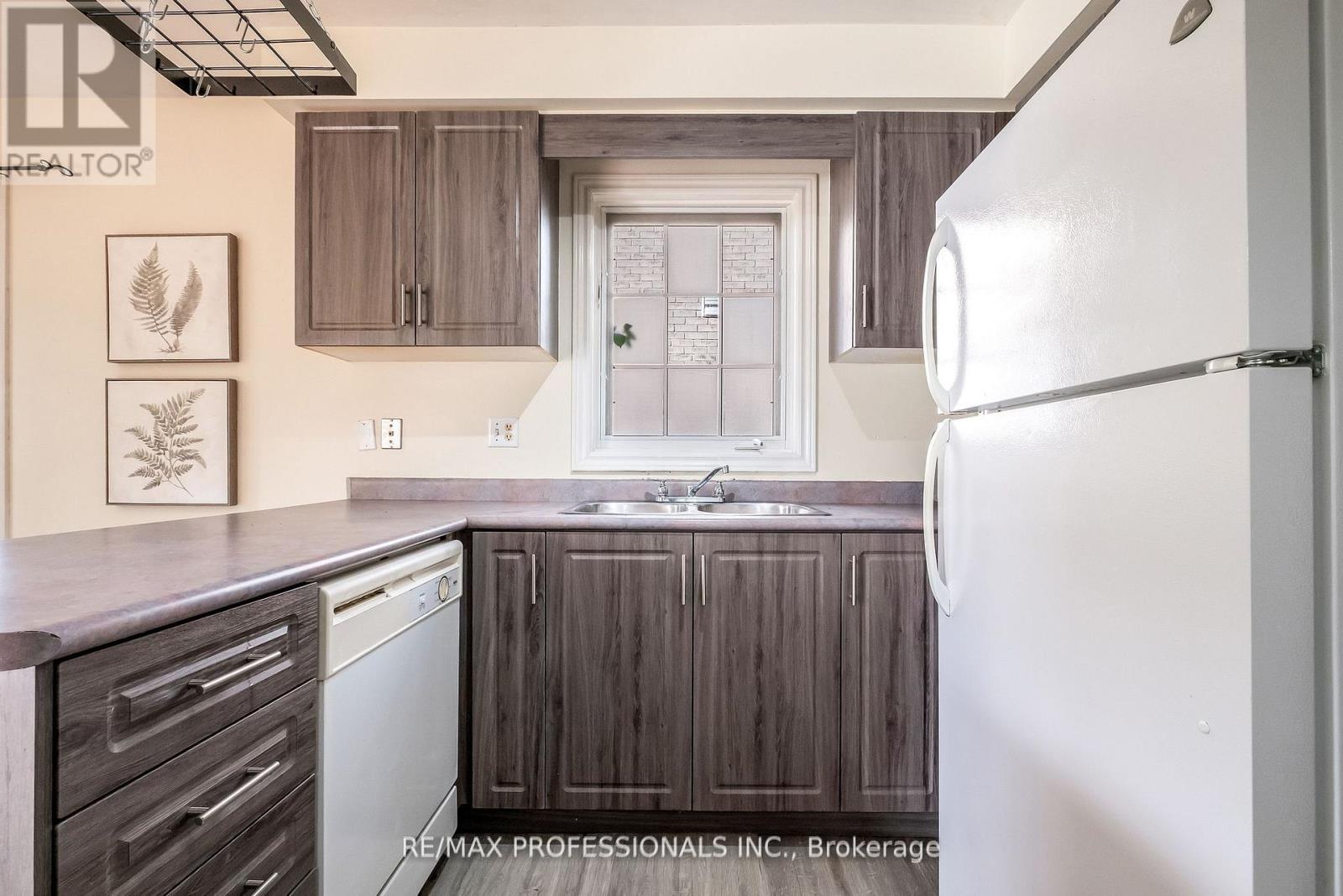 65 Hickorybush Avenue, Brampton, Ontario  L6R 1C8 - Photo 16 - W12518978