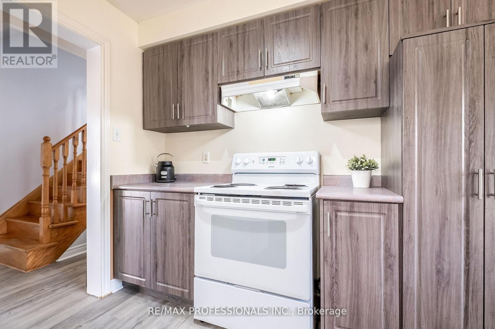 65 Hickorybush Avenue, Brampton, Ontario  L6R 1C8 - Photo 18 - W12518978