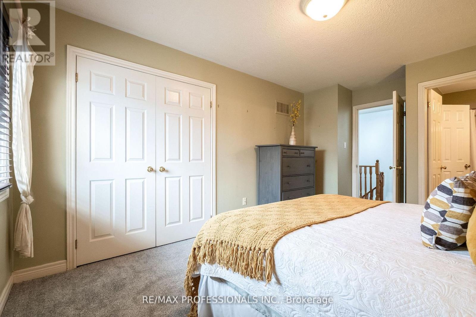 65 Hickorybush Avenue, Brampton, Ontario  L6R 1C8 - Photo 24 - W12518978