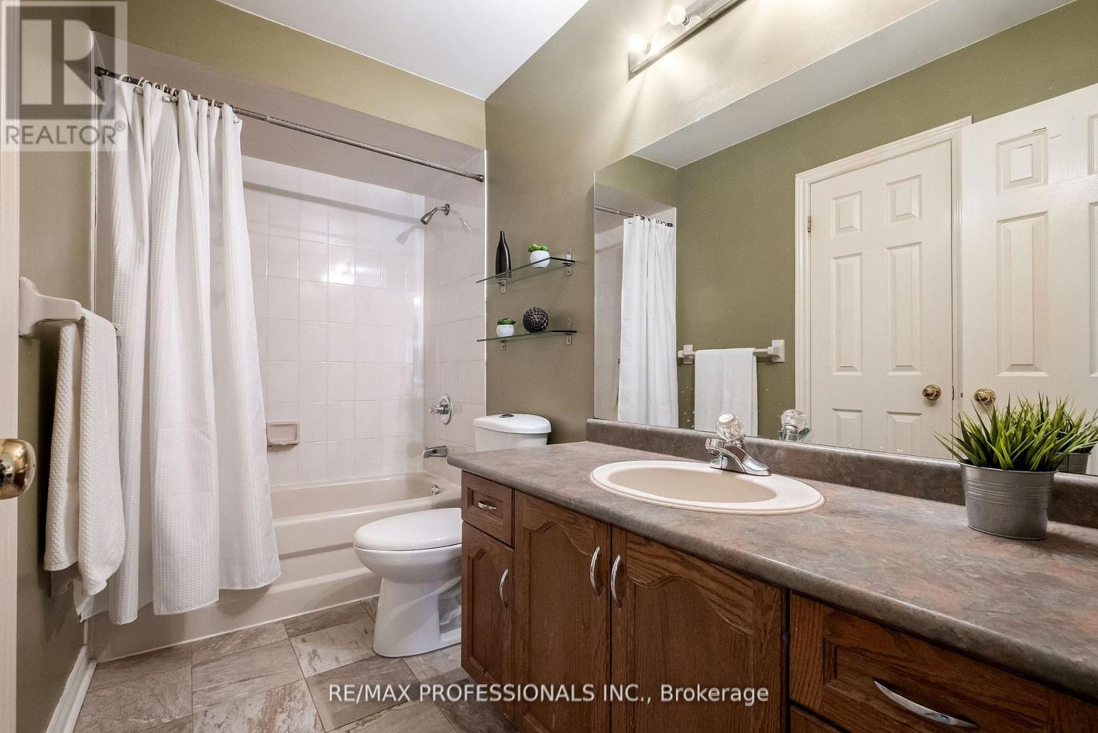 65 Hickorybush Avenue, Brampton, Ontario  L6R 1C8 - Photo 26 - W12518978