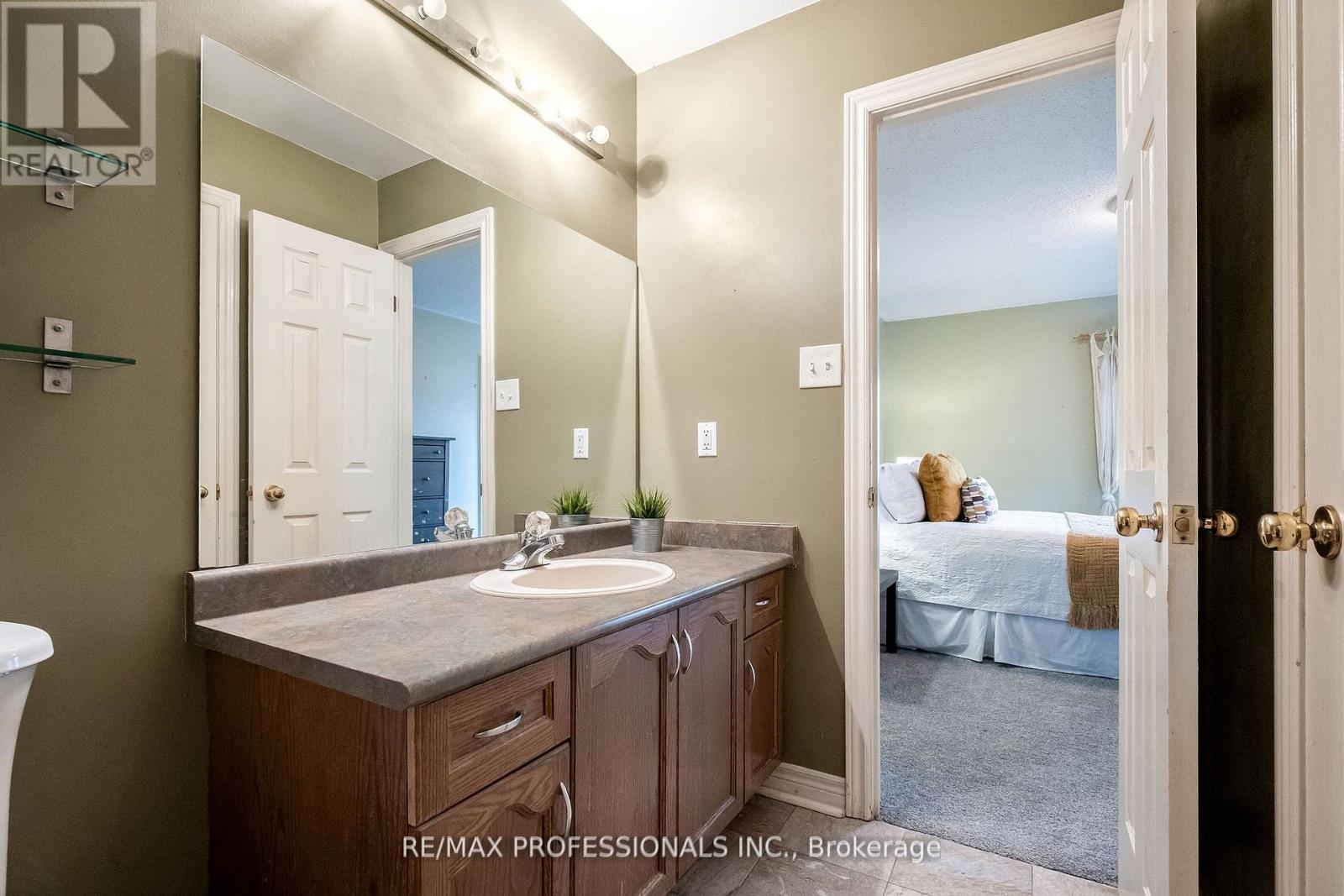 65 Hickorybush Avenue, Brampton, Ontario  L6R 1C8 - Photo 27 - W12518978