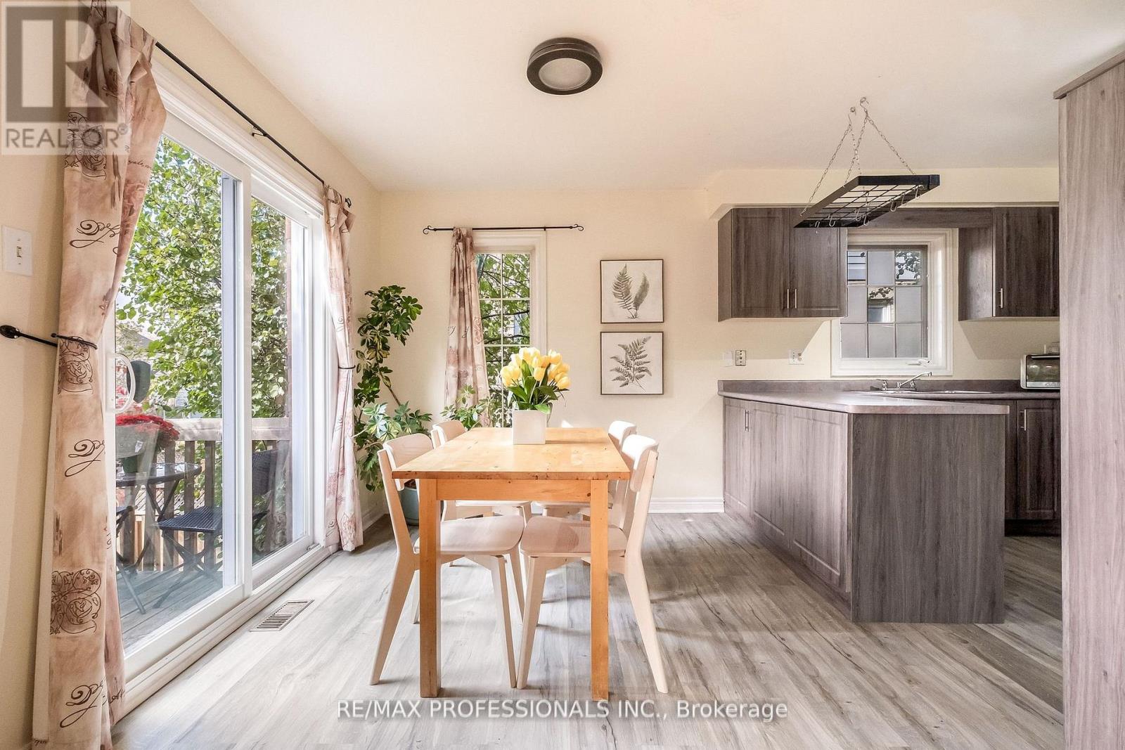 65 Hickorybush Avenue, Brampton, Ontario  L6R 1C8 - Photo 9 - W12518978