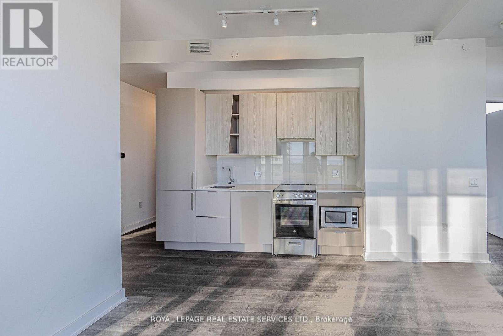 4203 - 3900 Confederation Parkway, Mississauga, Ontario  L5B 0M3 - Photo 11 - W12518996