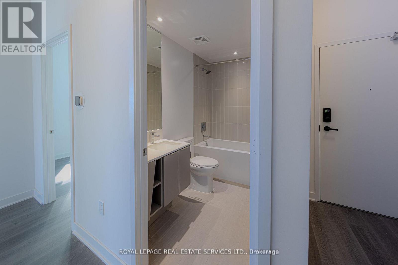 4203 - 3900 Confederation Parkway, Mississauga, Ontario  L5B 0M3 - Photo 5 - W12518996