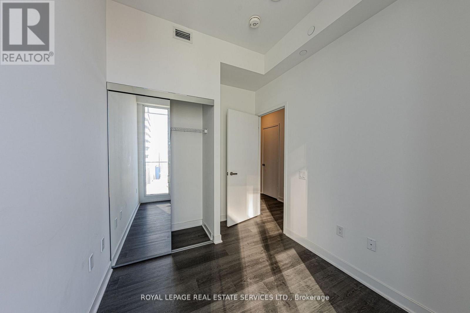 4203 - 3900 Confederation Parkway, Mississauga, Ontario  L5B 0M3 - Photo 8 - W12518996