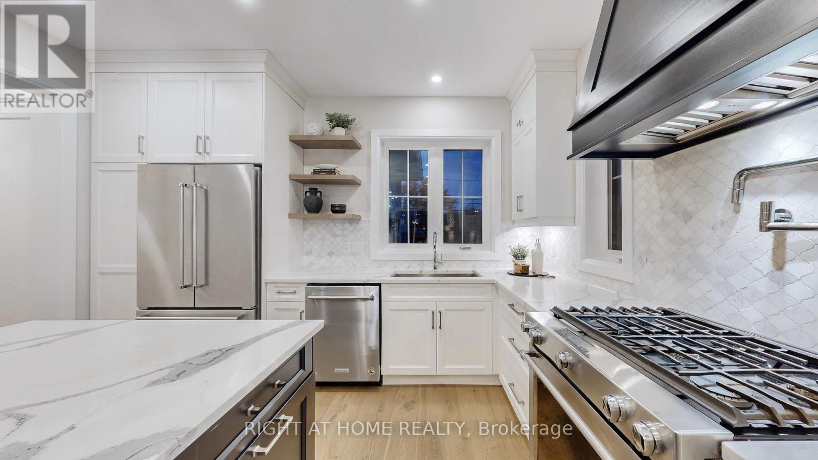 333 Silvana Crescent, Burlington, Ontario  L7L 2X5 - Photo 10 - W12519010