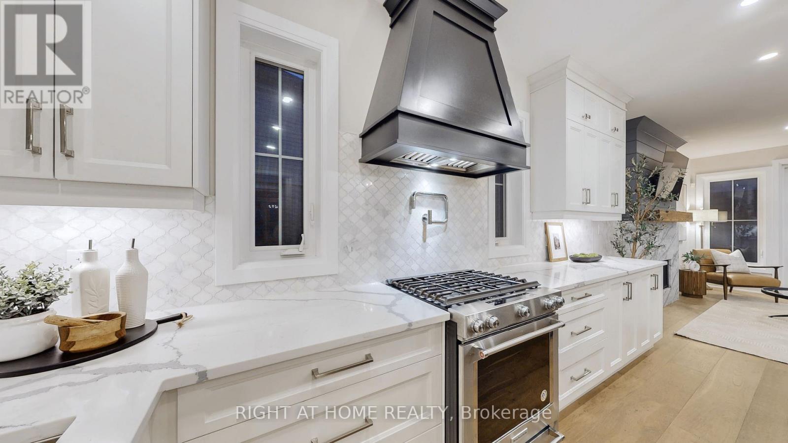 333 Silvana Crescent, Burlington, Ontario  L7L 2X5 - Photo 11 - W12519010