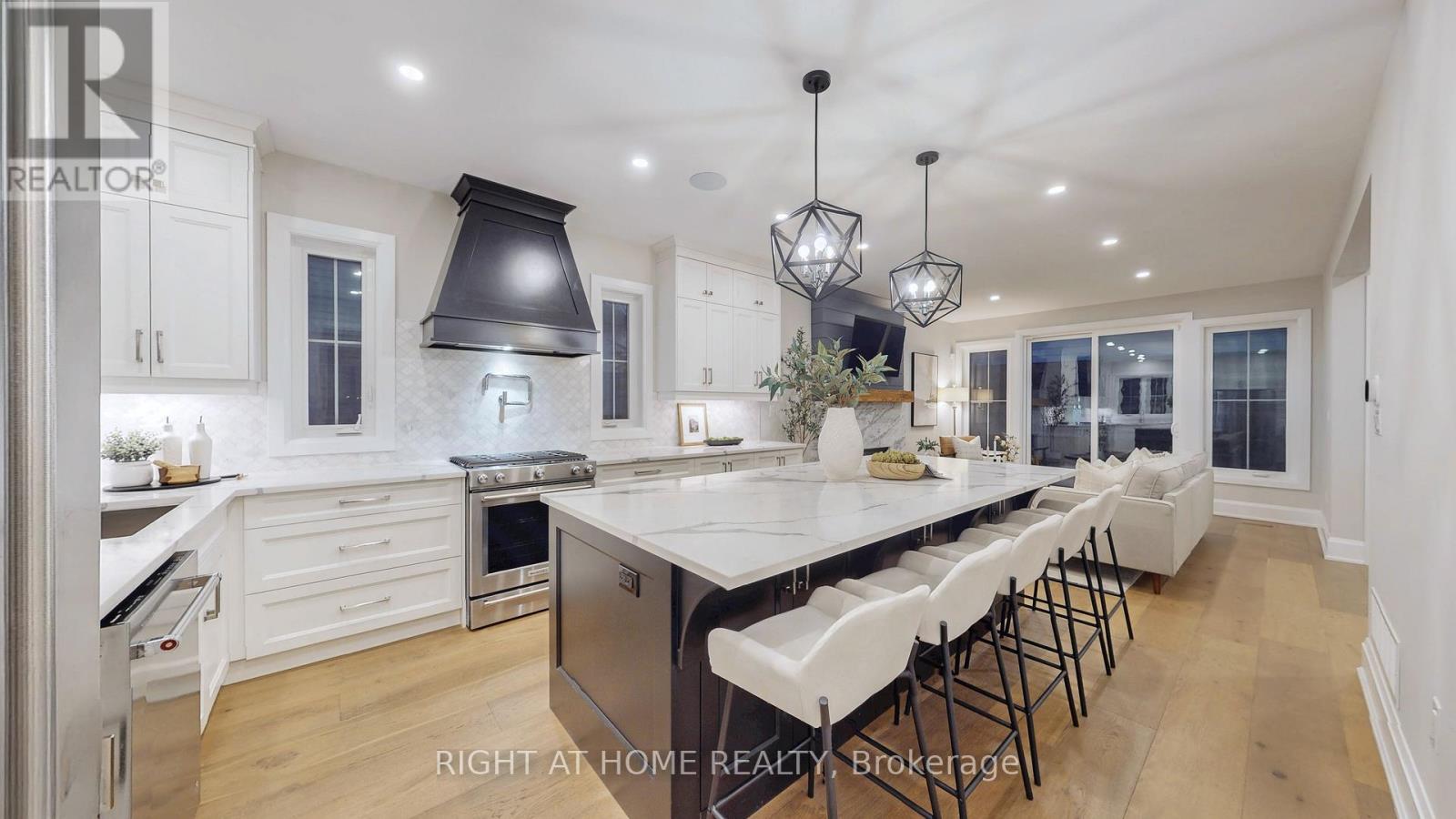 333 Silvana Crescent, Burlington, Ontario  L7L 2X5 - Photo 12 - W12519010