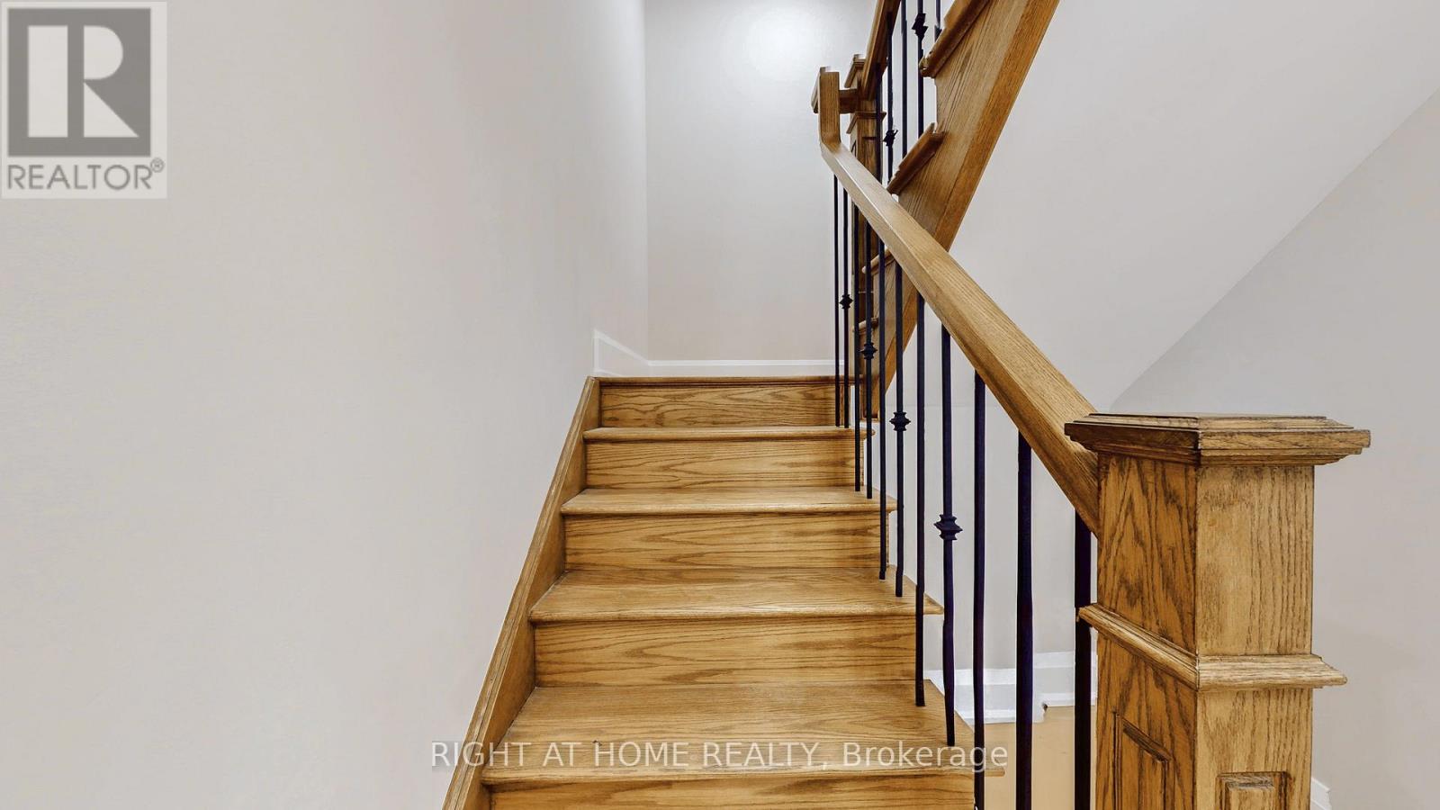 333 Silvana Crescent, Burlington, Ontario  L7L 2X5 - Photo 16 - W12519010