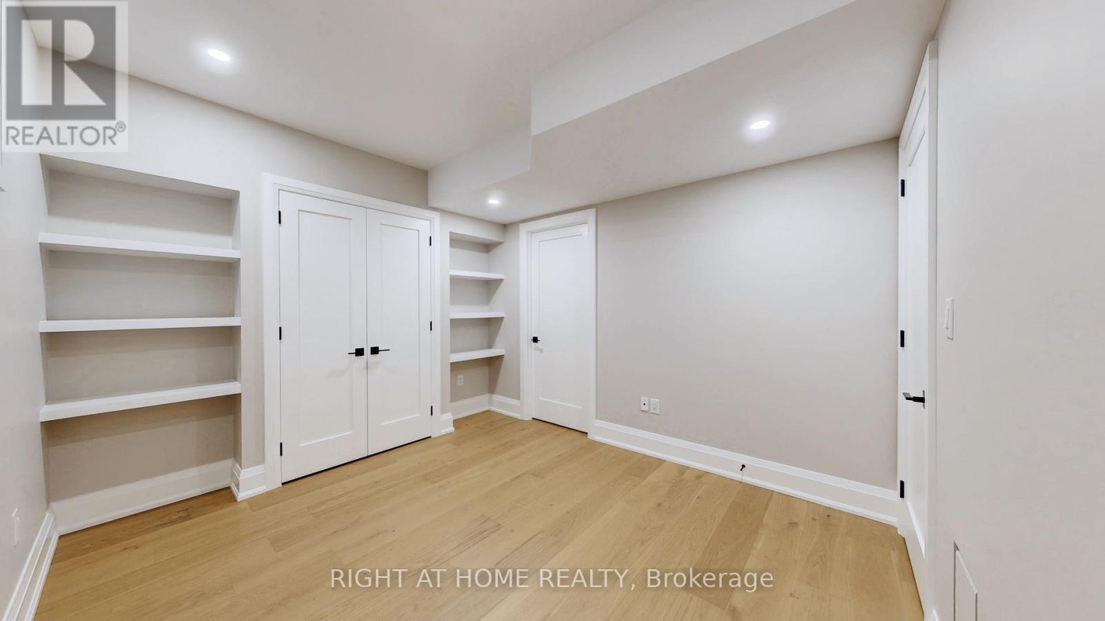 333 Silvana Crescent, Burlington, Ontario  L7L 2X5 - Photo 37 - W12519010