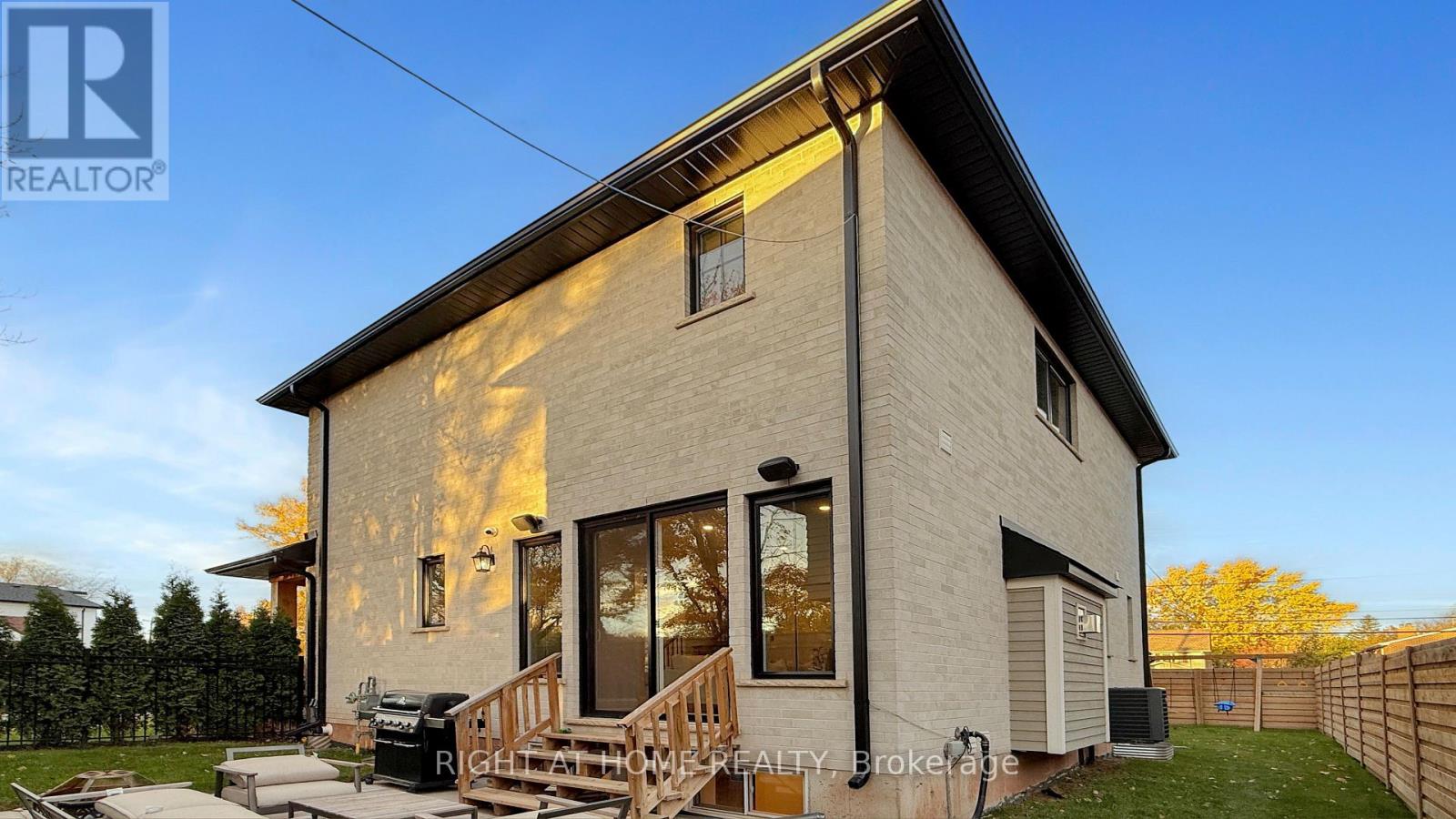 333 Silvana Crescent, Burlington, Ontario  L7L 2X5 - Photo 39 - W12519010